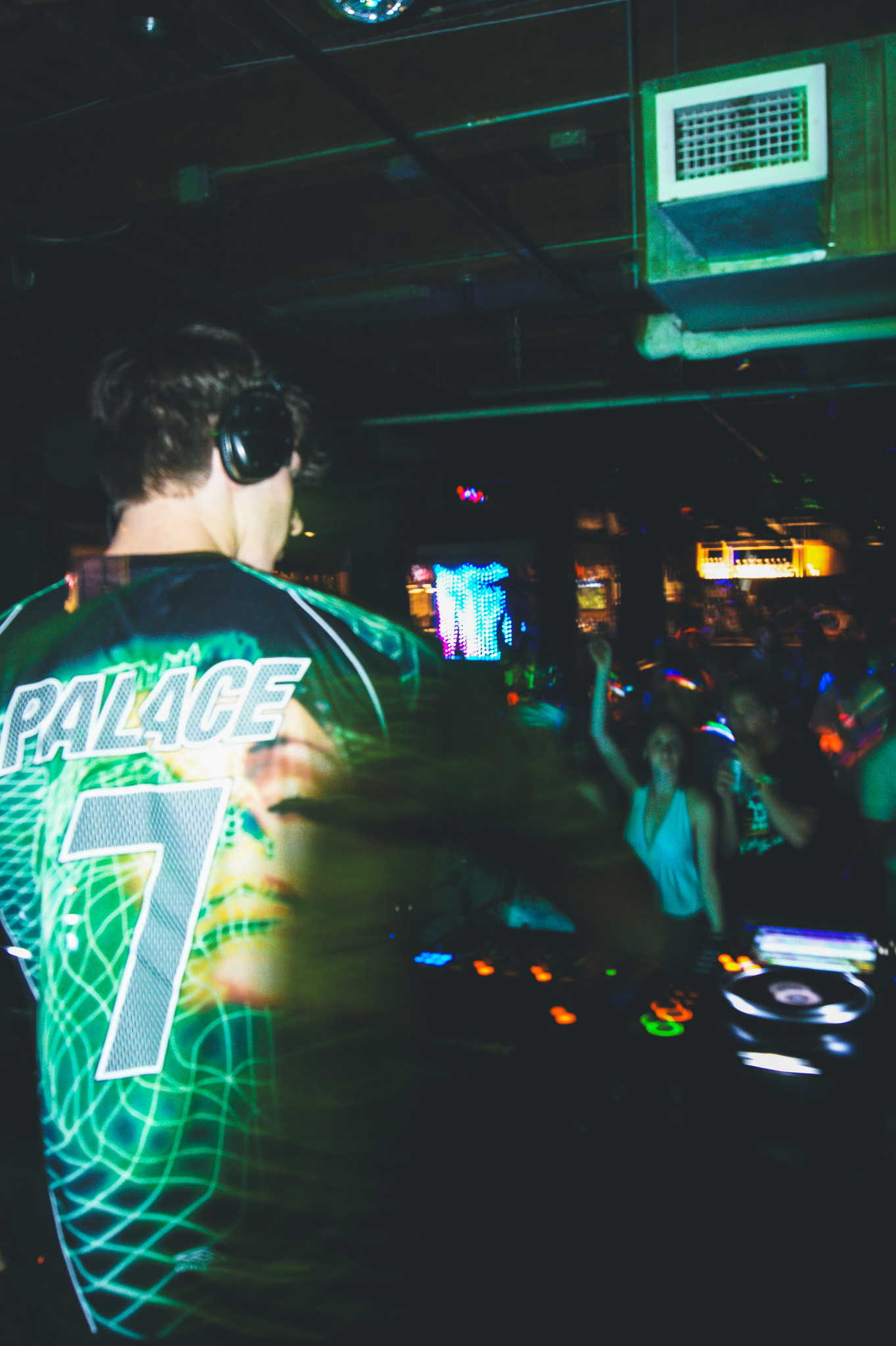 Crowd at a KRL set